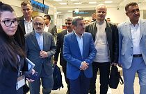 A volt iráni elnök erős biztonsági kísérettel érkezett Budapestre