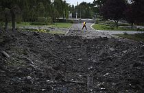 Bombatölcsér Zaporizzsja egyik közparkjában