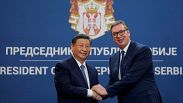 Çin Devlet Başkanı Xi Jinping Sırbistan Cumhurbaşkanı Aleksandar Vucic ile el sıkıştı.