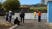 Migrantes africanos em centro de acolhimento nas ilhas Canárias