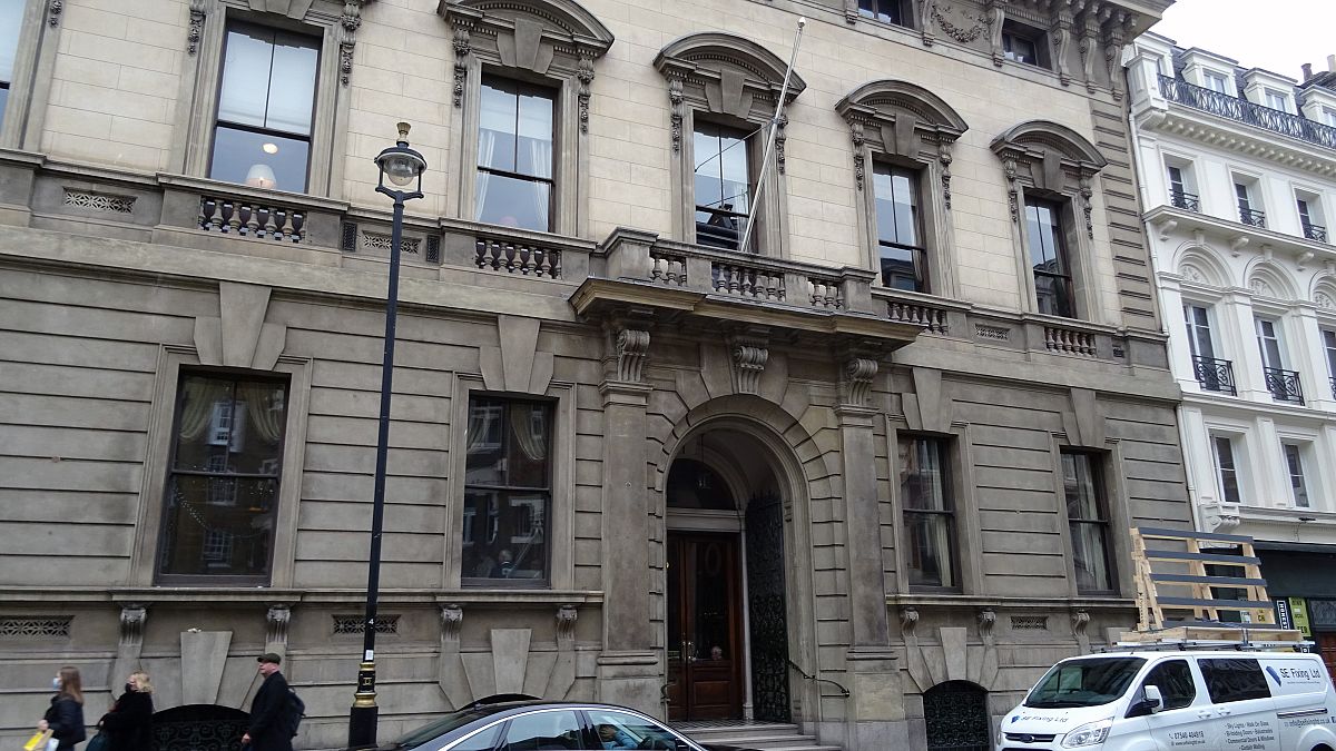 London’s exclusive Garrick Club votes to allow women to join for first time in 193 years thumbnail