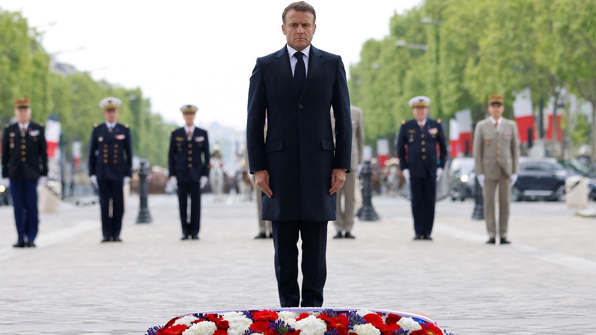 Le président Emmanuel Macron à l'Arc de Triomphe pour la ceremonie du souvenir du 8 mai 1945