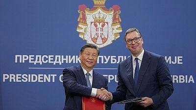 الرئيس الصربي ألكسندر فوتشيتش يرحب بنظيره الصيني شي جينبينغ