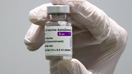 Covid-19 : AstraZeneca demande le retrait complet de son vaccin