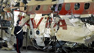Patlama sonrası soruşturma kapsamında uçağın enkaz parçaları toplanarak yeniden biraraya getirilmişti