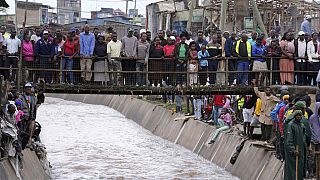 Nach heftigen Regenfällen kämpft Kenia mit den katastrophalen Folgen der Überschwemmungen. 