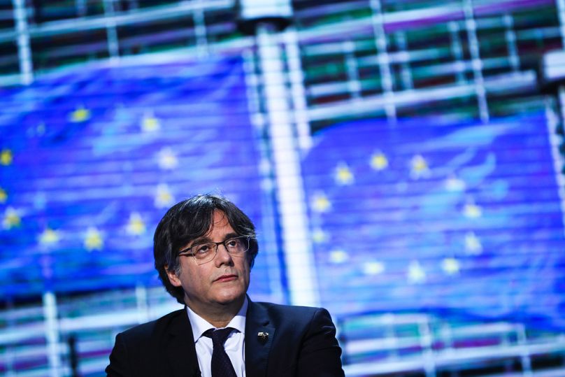 Le député européen Carles Puigdemont se prépare à une interview au Parlement européen à Bruxelles le 9 mars 2021.