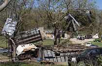تسببت العواصف القوية في حدوث أضرار في أجزاء من وسط الولايات المتحدة وأدت إلى حدوث أعاصير في كانساس وأيوا، 16 نيسان 2024