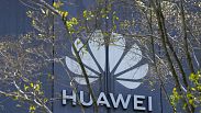 El logotipo de la marca Huawei se ve en un edificio del extenso campus de la sede central de Huawei en Shenzhen, China, el sábado 25 de septiembre de 2021.