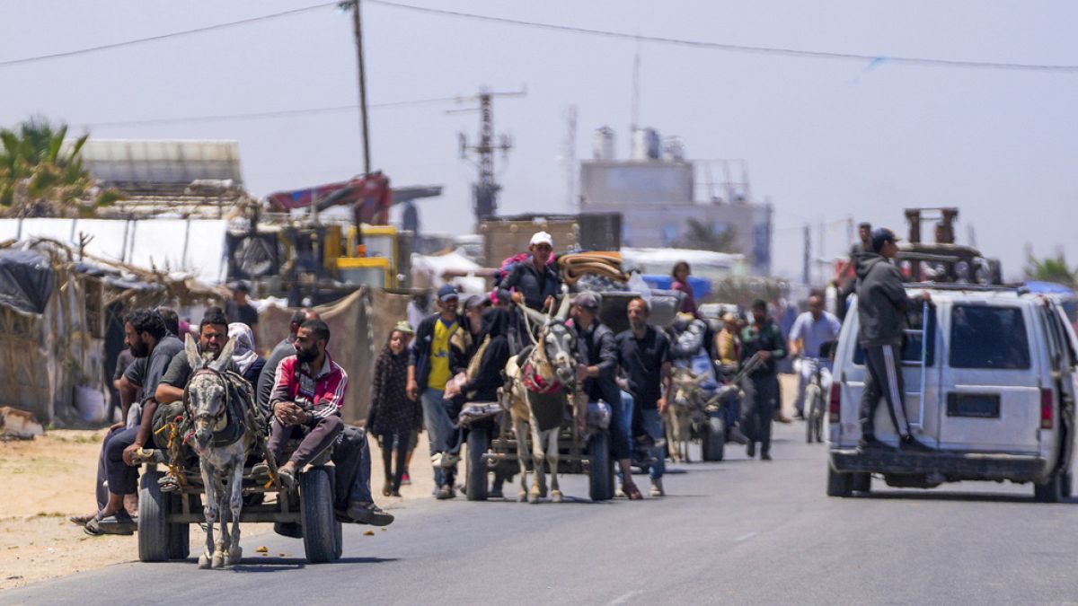 Pelestinos huyen de Rafah