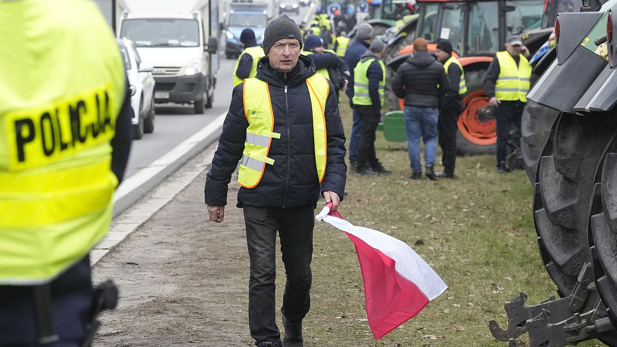 Polscy rolnicy okupują parlament do czasu spotkania z Tuskiem