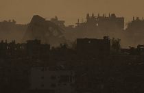 مبانٍ مدمرة في قطاع غزة وقت الغروب، الخميس 9 مايو/أيار 2024.