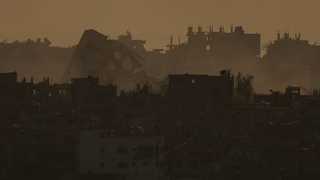 مبانٍ مدمرة في قطاع غزة وقت الغروب، الخميس 9 مايو/أيار 2024.