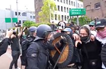 Die Polizei ging teils gewaltsam gegen die Protestierenden vor.