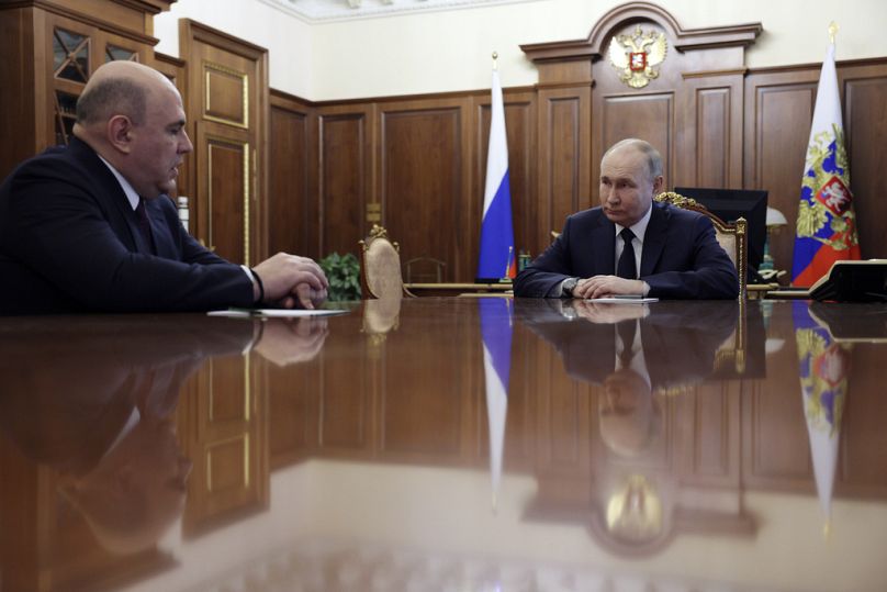 Der russische Präsident Wladimir Putin, rechts, mit Michail Mischustin, dem Kandidaten für das Amt des russischen Ministerpräsidenten am Freitag, 10. Mai 2024.