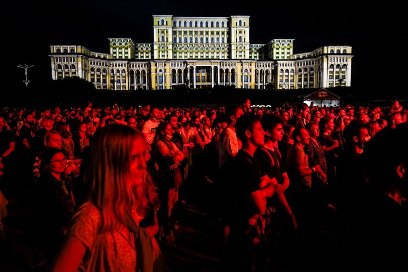 Az iMApp kiállítás Bukarestben, ahol a vetítőfal a román parlament, a világ legnagyobb adminsiztratív épülete volt 2021-ben