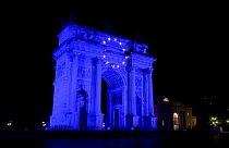 Imagen del Arco della Pace, en Milán, iluminado de manera especial para festejar el 'Día de Europa'.