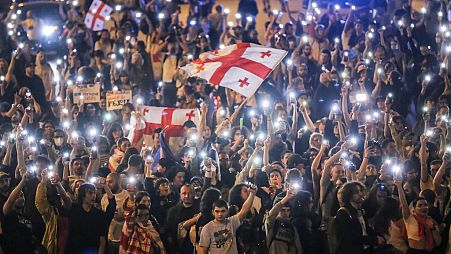 Des manifestants à Tbilissi le 9 mai au soir