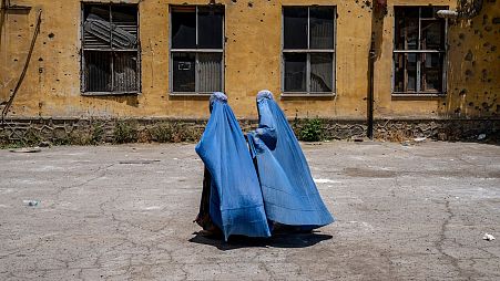 عکس تزئینی از دو زن افغان 