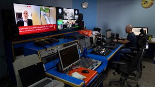 غرفة التحكم الرئيسية في مكتب قناة الجزيرة في رام الله بالضفة الغربية المحتلة