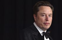 Ο Elon Musk φτάνει σε εκδήλωση στο Λος Άντζελες, 13 Απριλίου 2024.