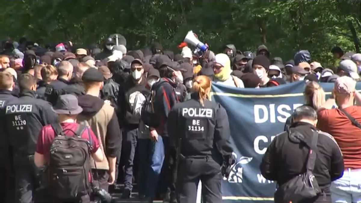 Manifestación frente a la fábrica de Tesla en Alemania