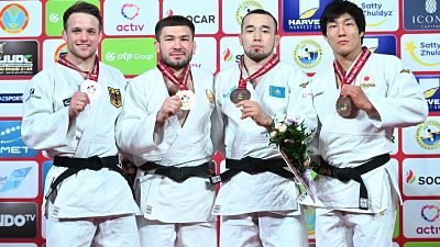 Пьедестал почета в категории до 81 кг, золото у Шарофиддина Болтабоева из Узбекистана (второй слева). 