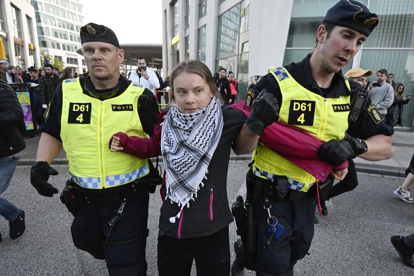 Greta Thunberg wird in Malmö von der Polizei abgeführt