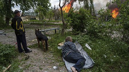 Rusya, Ukrayna'nın doğu sınırındaki Vovchansk kentini bombalıyor