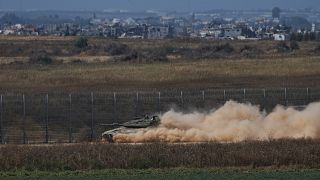 دبابة إسرائيلية على الحدود مع قطاع غزة