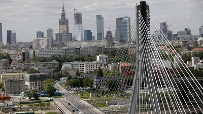 Veduta aerea del centro di Varsavia e del fiume Vistola. La capitale polacca domenica ha visto un grosso incendio senza feriti in un centro commerciale