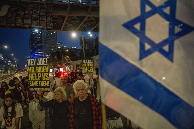 Des israéliens réunis à Tel Aviv pour le Jour du souvenir dimanche 12 mai