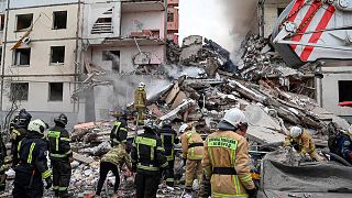 Dégâts après l'effondrement d'un immeuble à Belgorod, Russie, dimanche 12 mai 2024.
