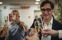 Кандидат от Cоциалистической партии Сальвадор Илья с членами команды после объявления результатов выборов в парламент Каталонии, Барселона, 12 мая 2024 г.