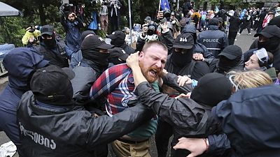 Gewalt bei Protesten gegen umstrittenes Gesetz nach russischem Vorbild in Georgien