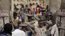 Thousands in Mali replaster the Mosque of Djenne