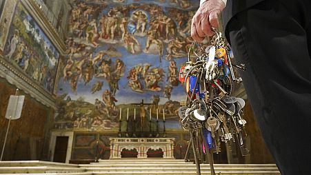 Il mazzo di chiavi dei Musei Vaticani in mano al clavigero