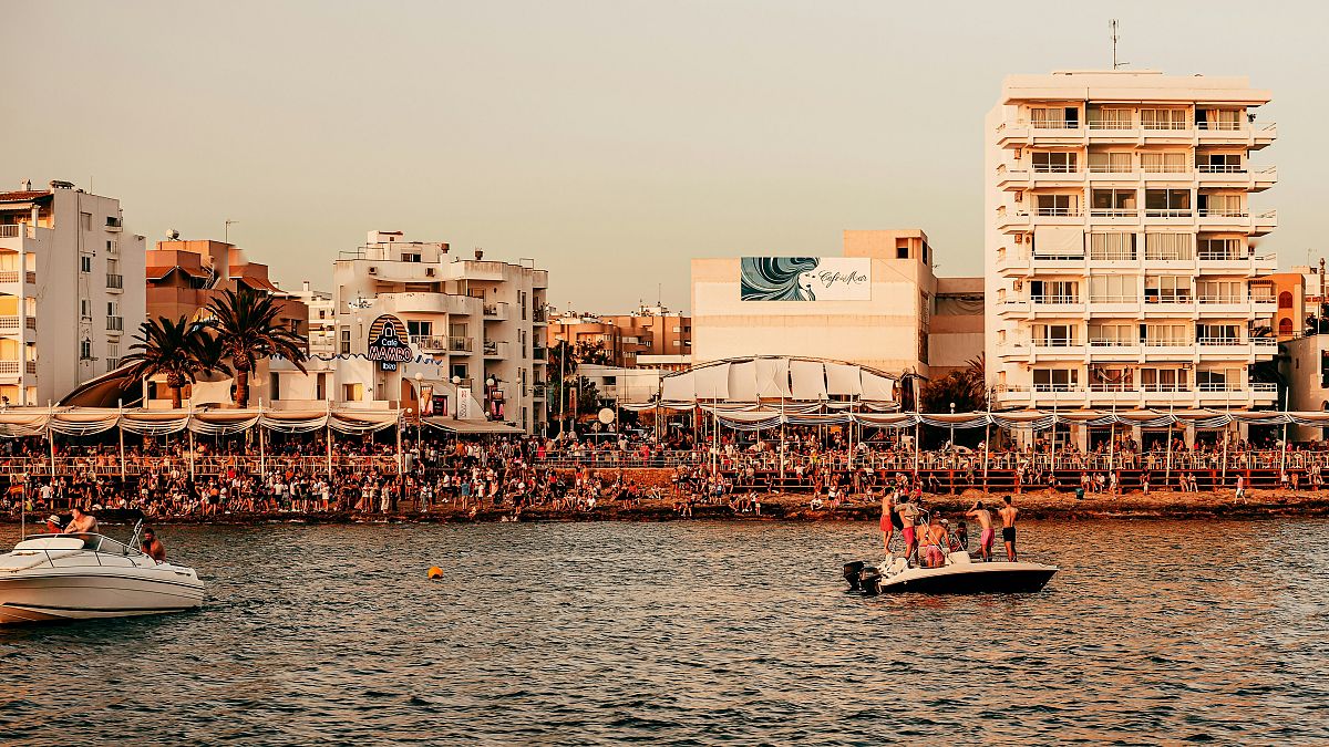 Fini le tourisme « soleil, sexe et sangria » à Ibiza et à Majorque en vertu des nouvelles lois sur l’alcool