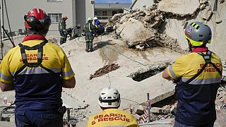 Afrique du Sud : les secours toujours actifs pour l'immeuble effondré