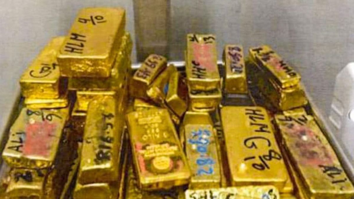 ليبيا تلقي القبض على مسؤولين تورطوا في محاولة تهريب 26 طناً من الذهب