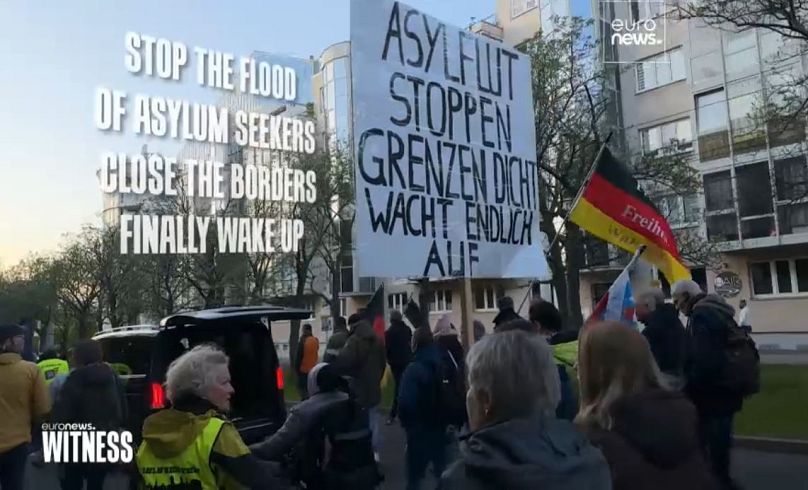 Антимигрантские лозунги на марше ультраправых в Тюрингии.
