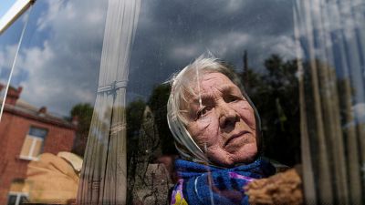 85-летняя Людмила покидает родной Волчанск, ее муж погиб в результате российского удара