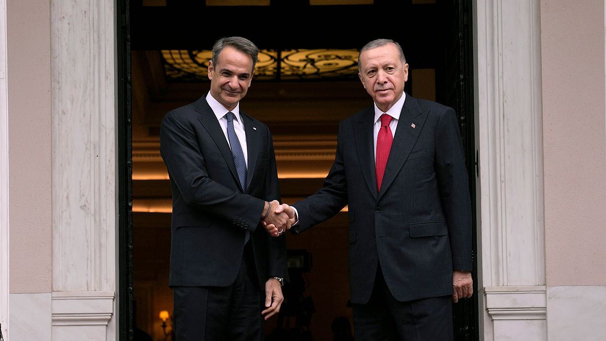 Турският президент Реджеп Тайип Ердоган и гръцкият премиер Кириакос Мицотакис