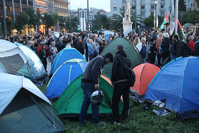 Ολονύκτια διαμαρτυρία στα Προπύλαια