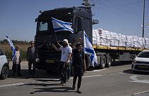 Ισραηλινοί διαδηλωτές σταμάτησαν οχηματομομπή ανθρωπιστικής βοήθειας που κατευθυνόταν στη Γάζα