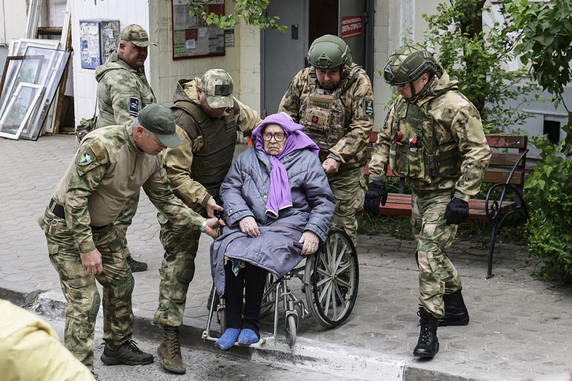 Nach dem Einsturz eines Wohnhauses im russischen Belgorod