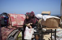 Перемещенные палестинцы прибывают в центральную Газу из южного города Рафах, май 2024 г.