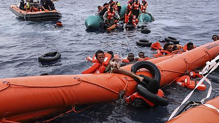 Kaçak göçmenler Libya açıklarında Sea Watch-3 ekibi tarafından kurtarılıyor, 18 Ekim 2021