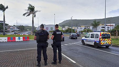 Yeni Kaledonya'daki protestolarda üç kişi öldü
