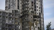 Un edificio de apartamentos dañado en un ataque con misiles rusos en Járkov, Ucrania, el martes 14 de mayo de 2024.